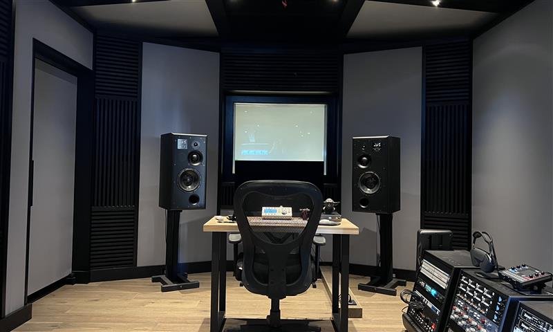 High-end recording studio acoustic design featuring anti-vibration mounts - Expert soundproofing solutions Bekasi